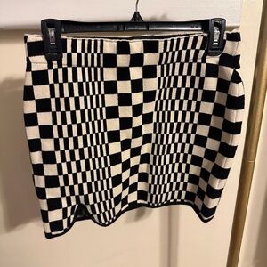 Black and cream checkered skirt with stretch band - size medium